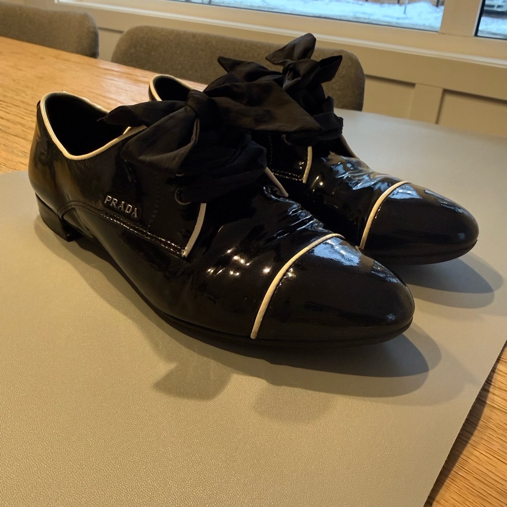 Prada Black Patent Leather Shoes with Large Bows - Picture 2 of 6